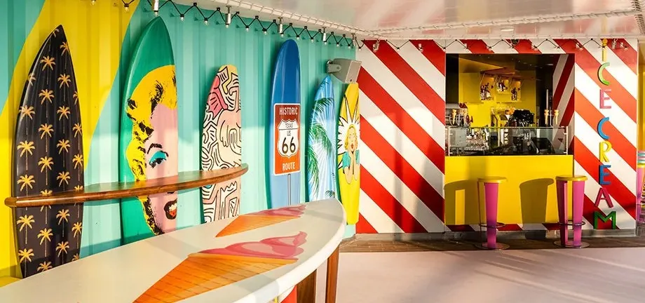 8- SURFER’S BAR <br> PUESTA DE SOL & GOOD VIBES