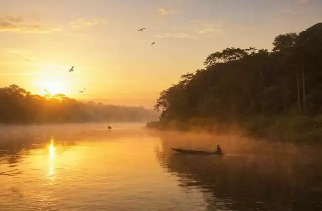 Amanecer en el río