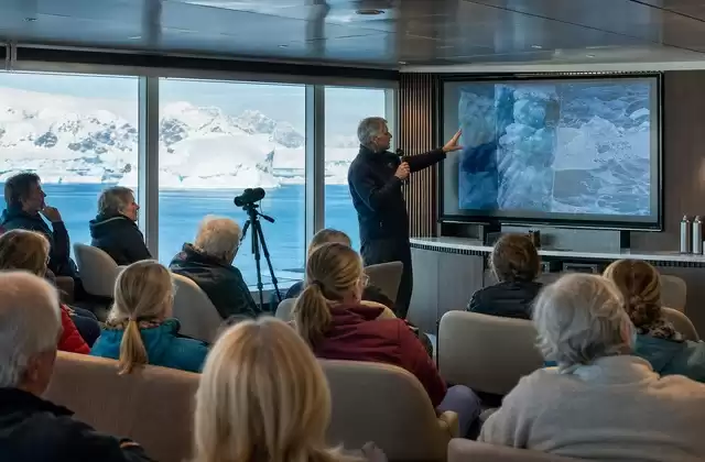 Conferencias excepcionales con los mayores expertos mundiales