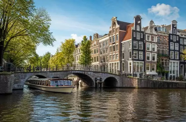Ámsterdam desde los canales