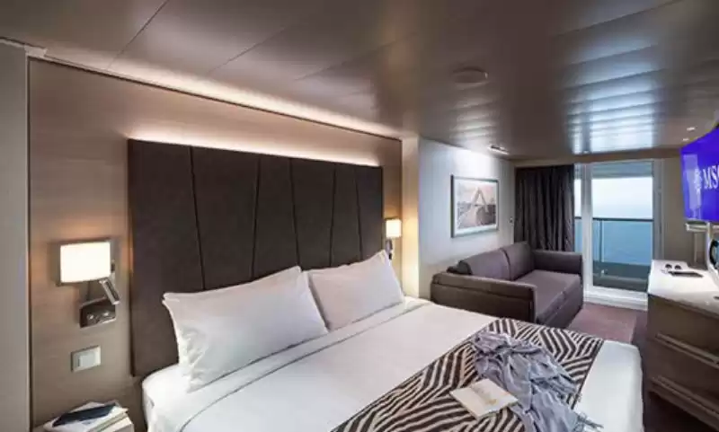 Cabina Deluxe con balcón y vistas parciales